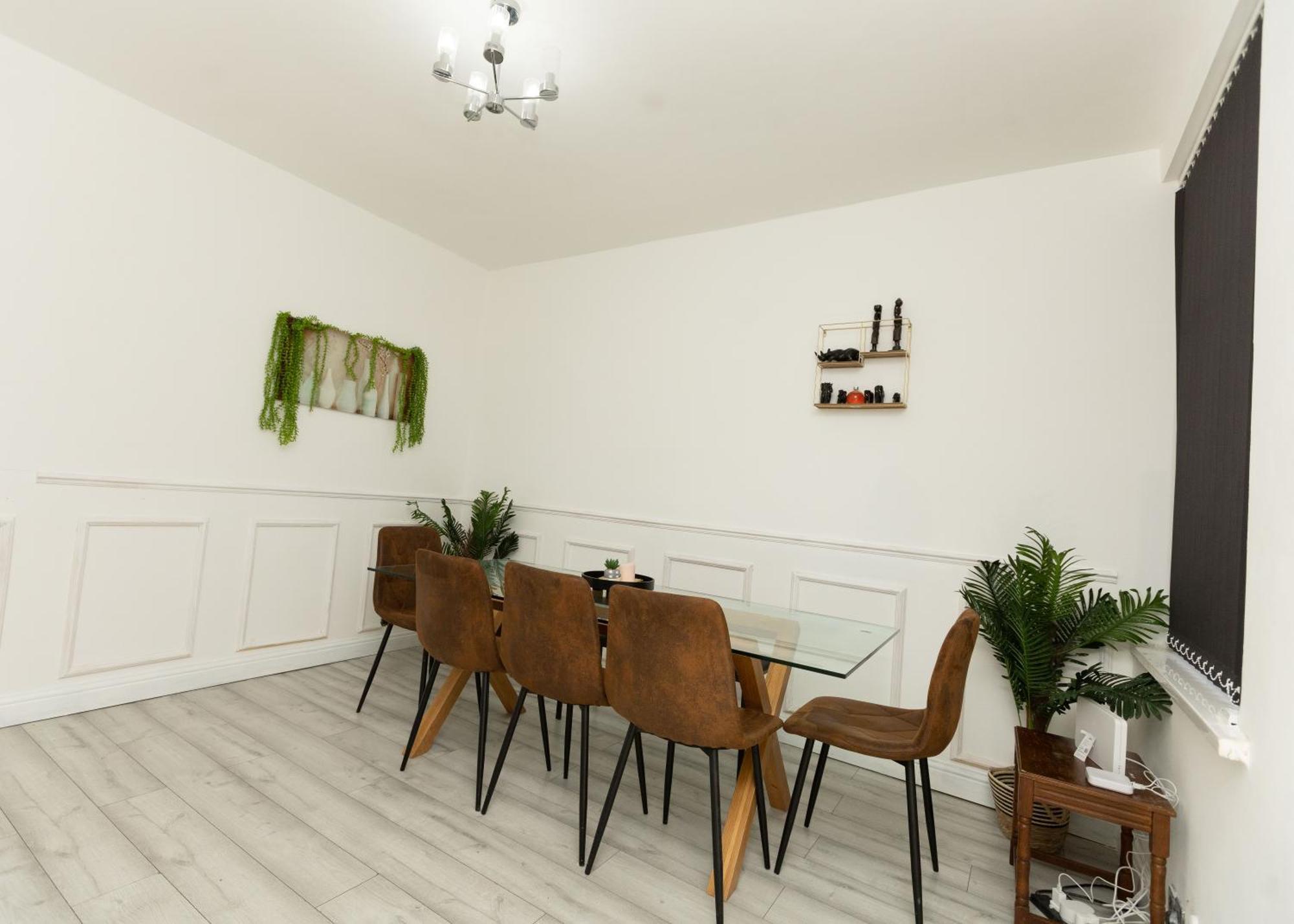 Charming Victorian Retreat 4br House In * Mánchester